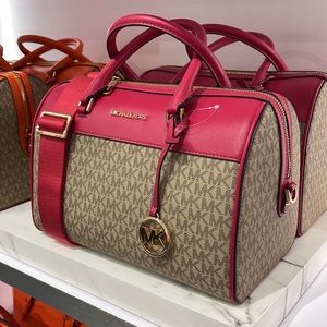 Michael Kors med Duffel Travel - Leather/Coated
35S2GTFU2B
Carmine PNK
MD DUFFLE